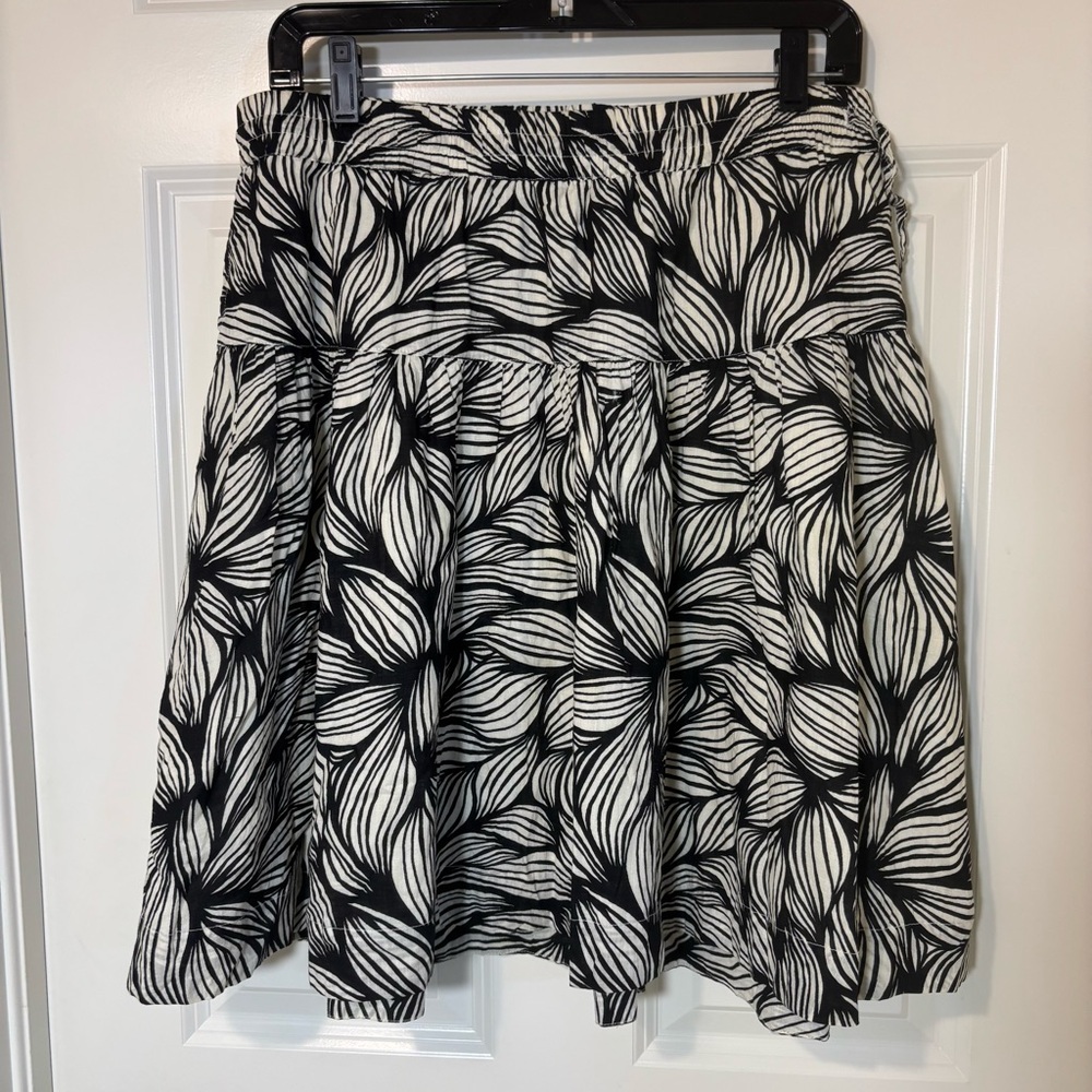 Tommy Hilfiger Black and White Leaf Skater Skirt Size M